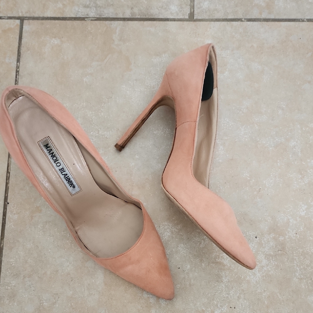 Manolo Blahnik Peach Suede Pointed-Toe Pumps